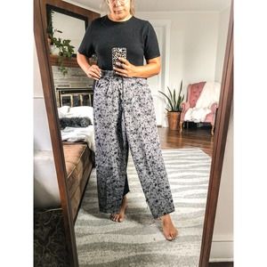 VINTAGE 90'S | Women's Size 4 Floral Mom Jeans Gray Grandmacore High Rise